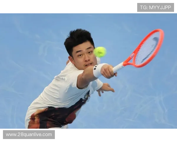 网球世界最新动态：顶级赛事精彩瞬间与球员赛场表现解析